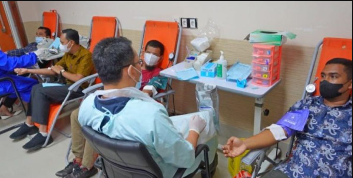 PJ Gubernur Aceh Achmad Marzuki  Donor Darah Melalui Aplikasi e-Donor